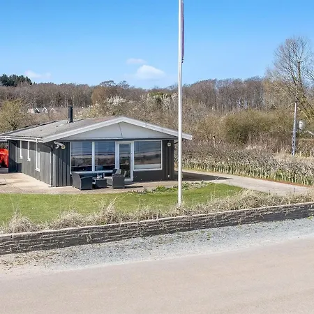 Cornelius - 30m From The Sea By Interhome